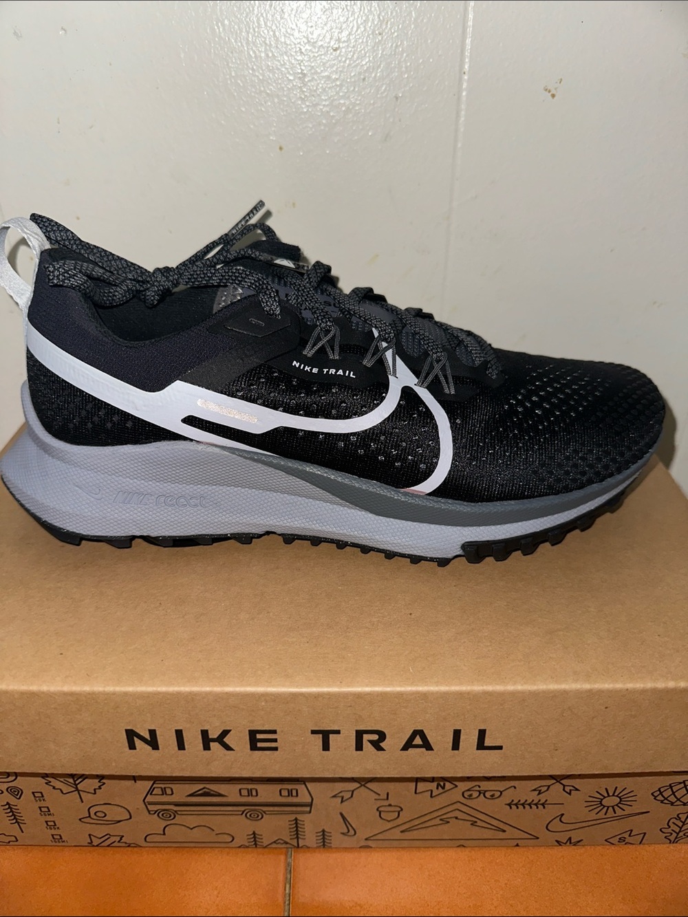 Nike Trail Men's Black and Gray Running Shoes